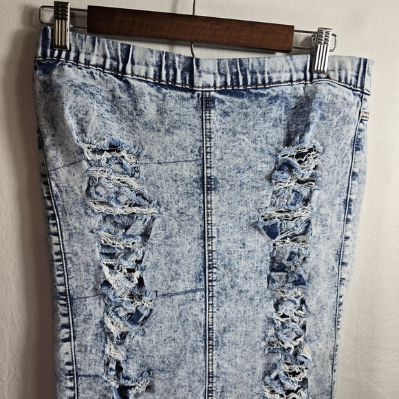 Blue Savvy Jeans Denim Destructed Skirt Size Medium Y2K Acid Wash - Picture 2 of 8